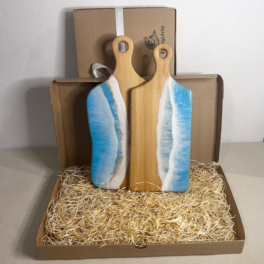 Set platou / tocator2 buc. dreptunghiular cu maner decorativ din lemn de fag cu rasina epoxidica, efect ocean albastru deschis. Personalizata cu un mesaj ales de tine - epoxyarta.ro