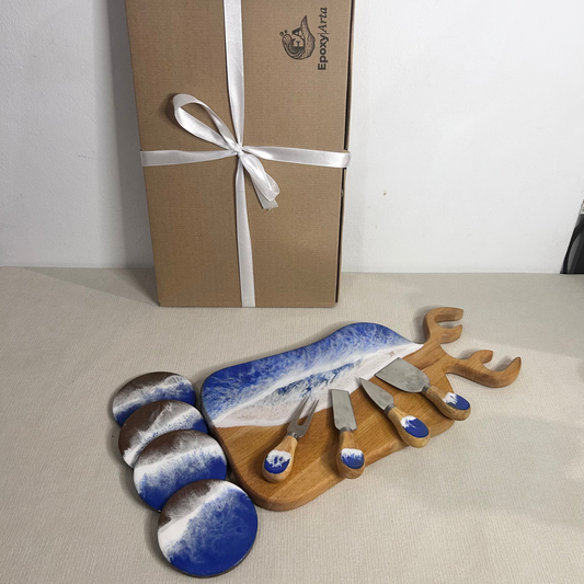 Set platou dreptunghiular cerb, suporturi de pahare si cutite pentru branzeturi cu rasina epoxidica, efect ocean albastru. Personalizata cu un mesaj ales de tine - epoxyarta.ro