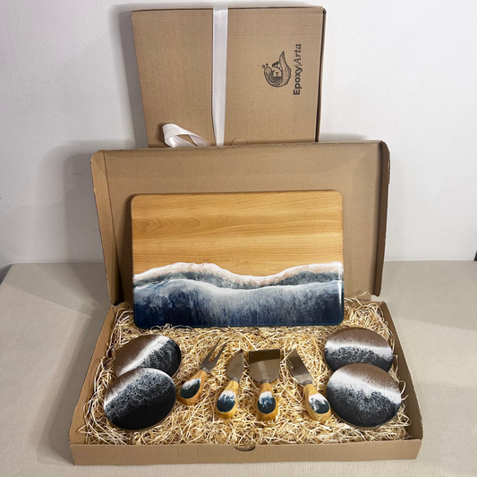 Set platou dreptunghiular, suporturi de pahare si cutite pentru branzeturi cu rasina epoxidica, efect ocean albastru inchis. Personalizata cu un mesaj ales de tine - epoxyarta.ro