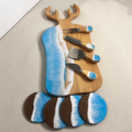 Set platou dreptunghiular cerb, suporturi de pahare si cutite pentru branzeturi cu rasina epoxidica, efect ocean albastru deschis. Personalizata cu un mesaj ales de tine - epoxyarta.ro