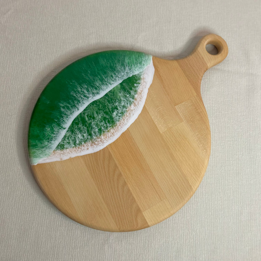 Platou / tocator de servire rotund cu maner din lemn, cu valuri, ideal pentru cadou, decor, branzeturi, aperitive