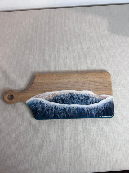 Platou / tocator dreptunghiular cu maner din lemn, cu valuri, ideal pentru cadou, decor, branzeturi, aperitive