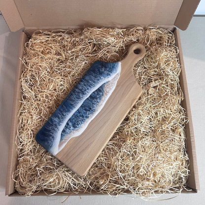 Platou / tocator dreptunghiular cu maner din lemn, cu valuri, ideal pentru cadou, decor, branzeturi, aperitive