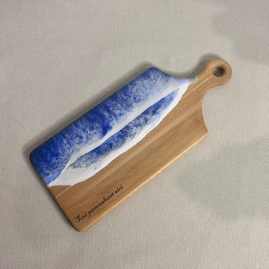 Platou / tocator dreptunghiular cu maner, cu rasina epoxidica, efect ocean albastru. Personalizata cu un mesaj ales de tine - epoxyarta.ro