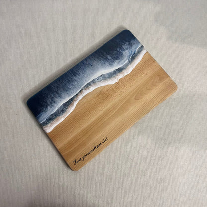 Platou / tocator dreptunghiular decorativ din lemn de fag cu rasina epoxidica, efect ocean albastru inchis. Personalizata cu un mesaj ales de tine - epoxyarta.ro