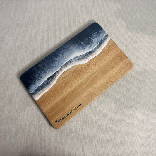 Platou / tocator dreptunghiular decorativ din lemn de fag cu rasina epoxidica, efect ocean albastru inchis. Personalizata cu un mesaj ales de tine - epoxyarta.ro